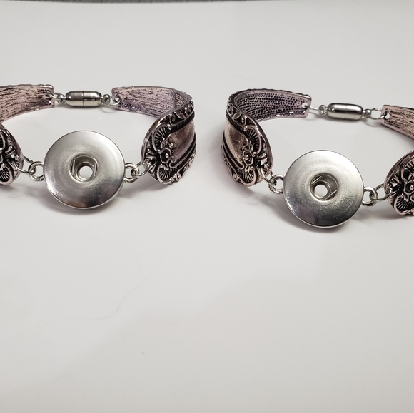 💥5 for $25💥 2 New Snap Bracelets - Picture 2 of 7